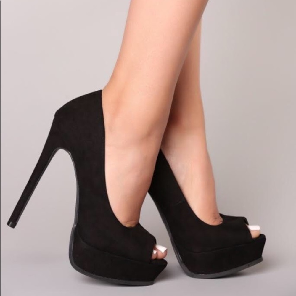 Fashion Nova platform high heels pumps!